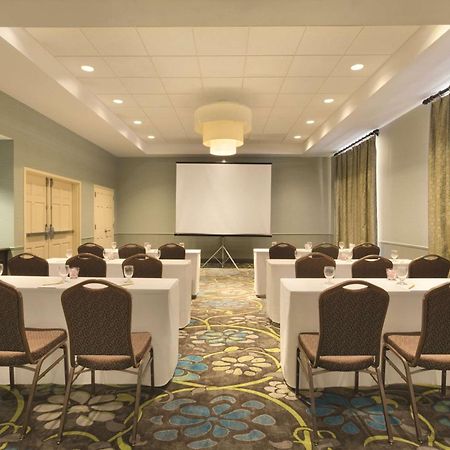 Hilton Garden Inn Worcester Exterior photo
