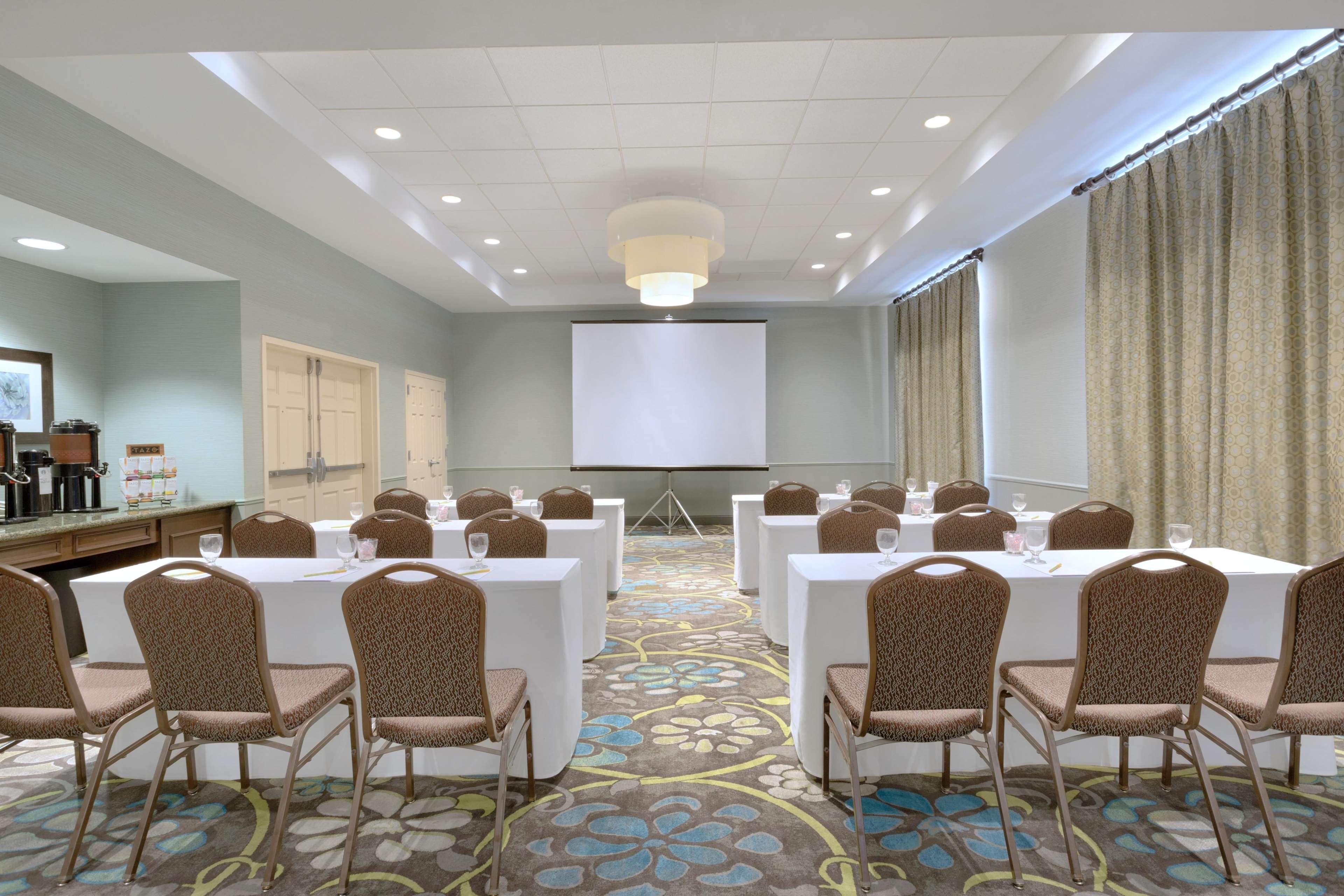 Hilton Garden Inn Worcester Exterior photo