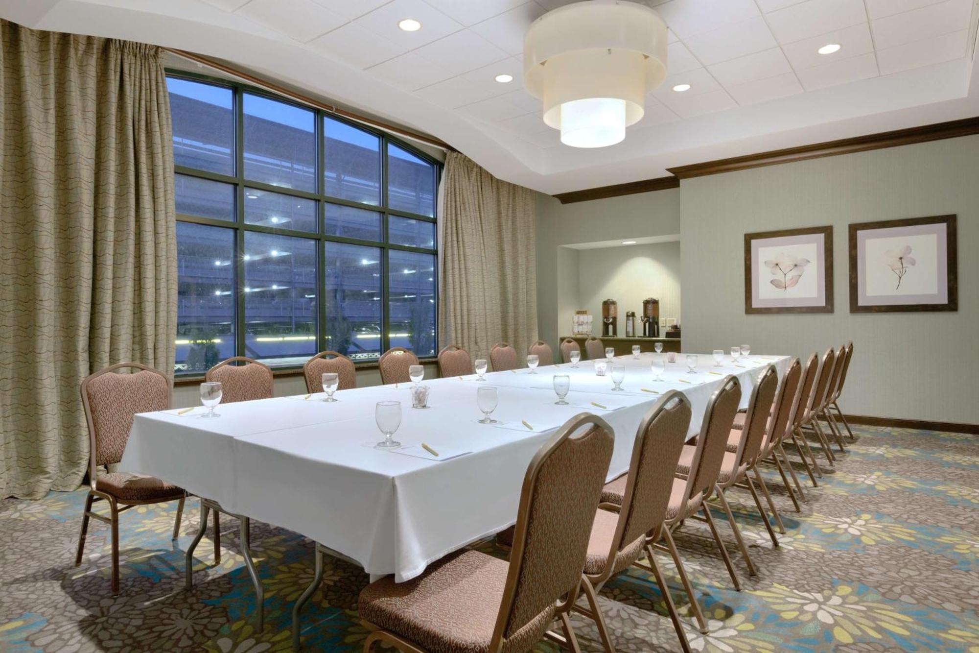 Hilton Garden Inn Worcester Exterior photo