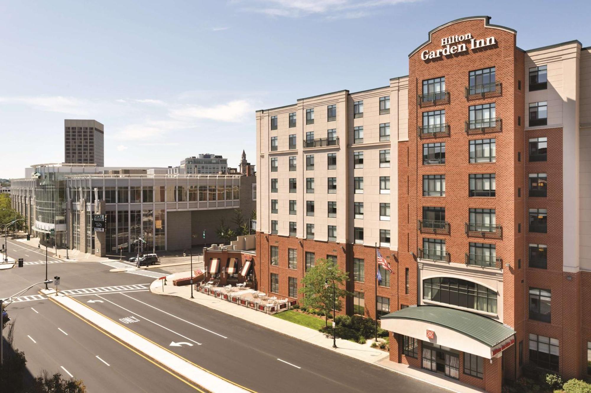 Hilton Garden Inn Worcester Exterior photo